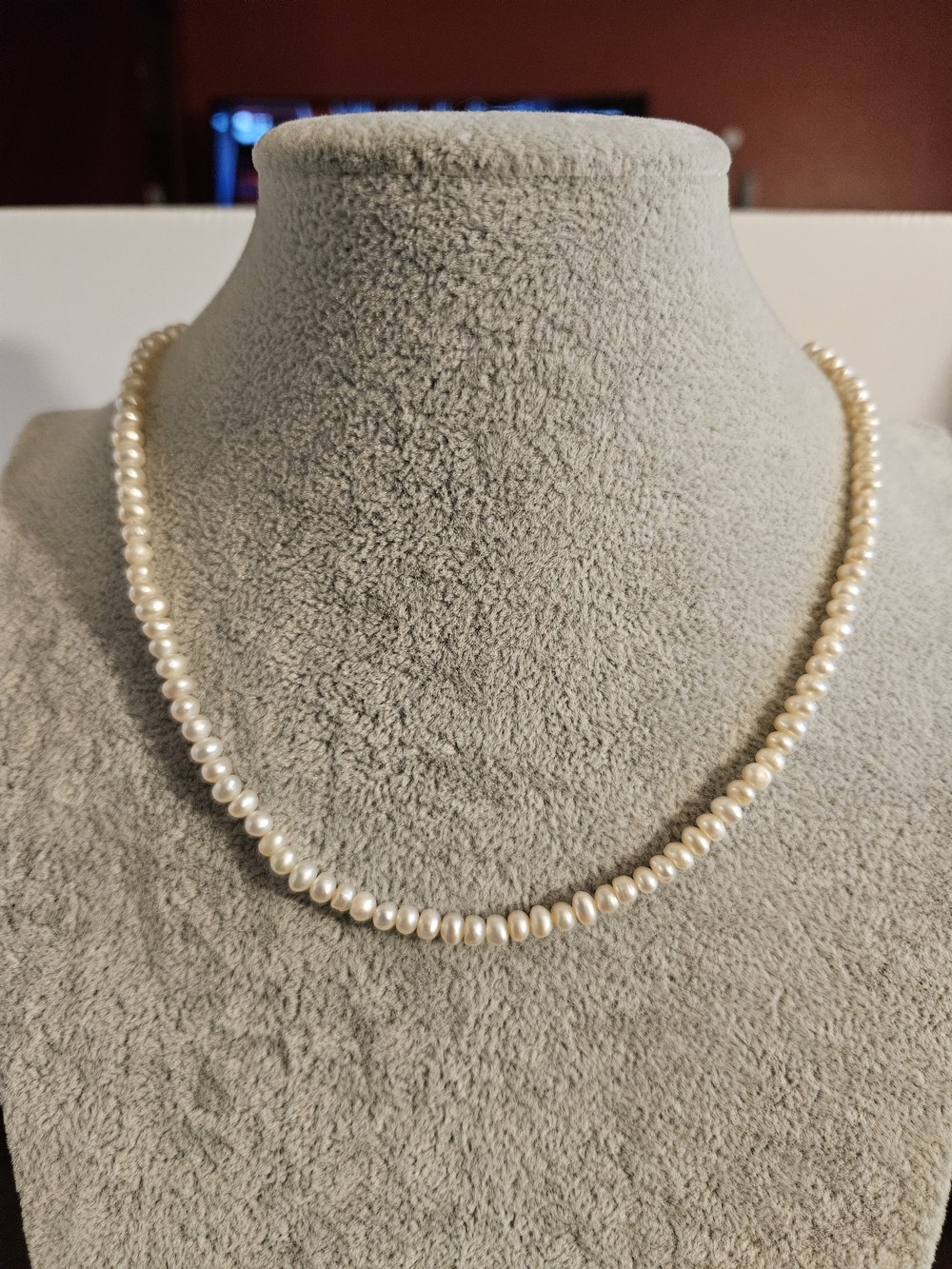 0Vintage Classic Freshwater Pearl Necklace in Cream - Elegant 17.5 Inches